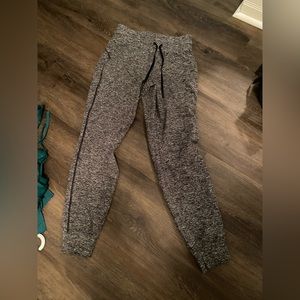 Great condition, size 2 lulu joggers!